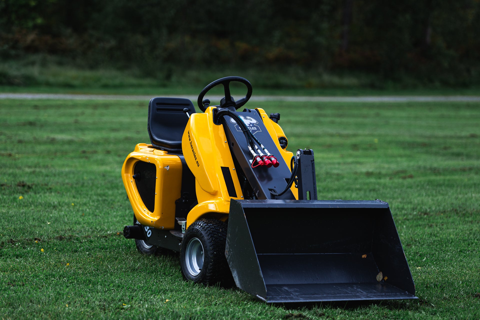 Heracles H130 - 3WD kompakt laster med 400kg Løft Avant-feste