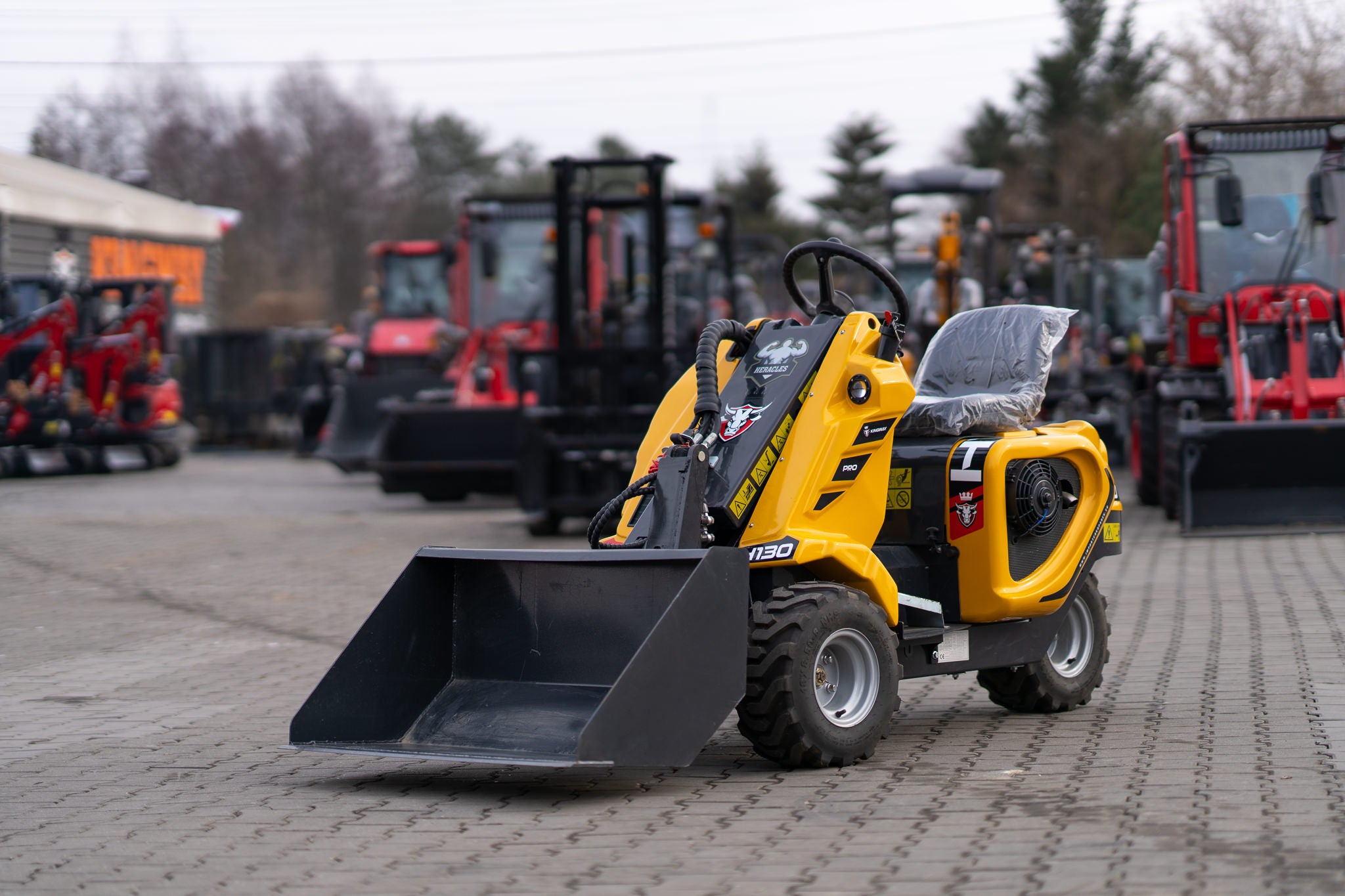 Heracles H130 - 3WD kompakt laster med 400kg Løft Avant-feste