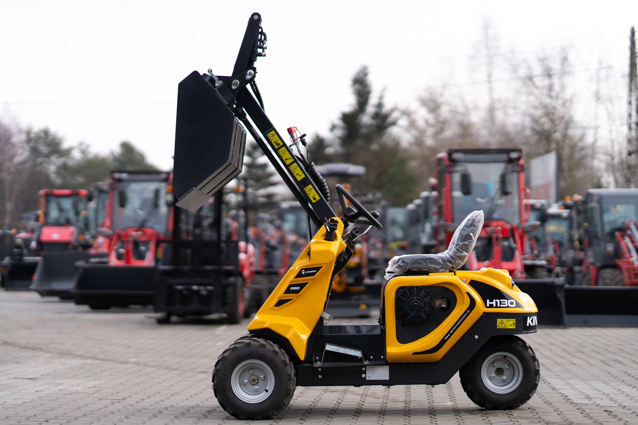 Heracles H130 - 3WD kompakt laster med 400kg Løft Avant-feste