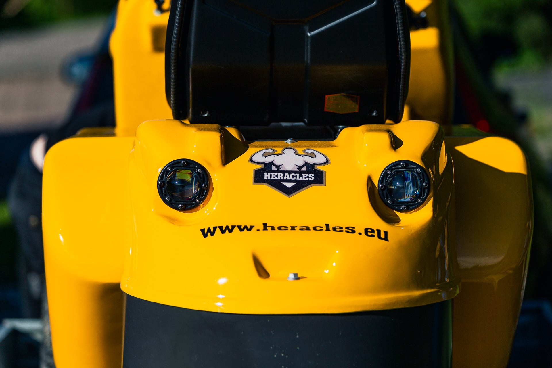 Heracles H130 - 3WD kompakt laster med 400kg Løft Avant-feste