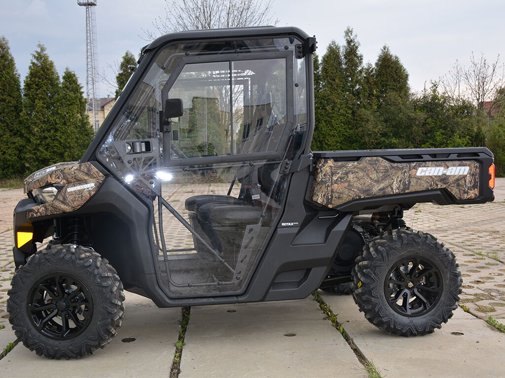 DFK Full cab  + wiper/ washer, heating Can-Am Defender/Traxter 2016-2019