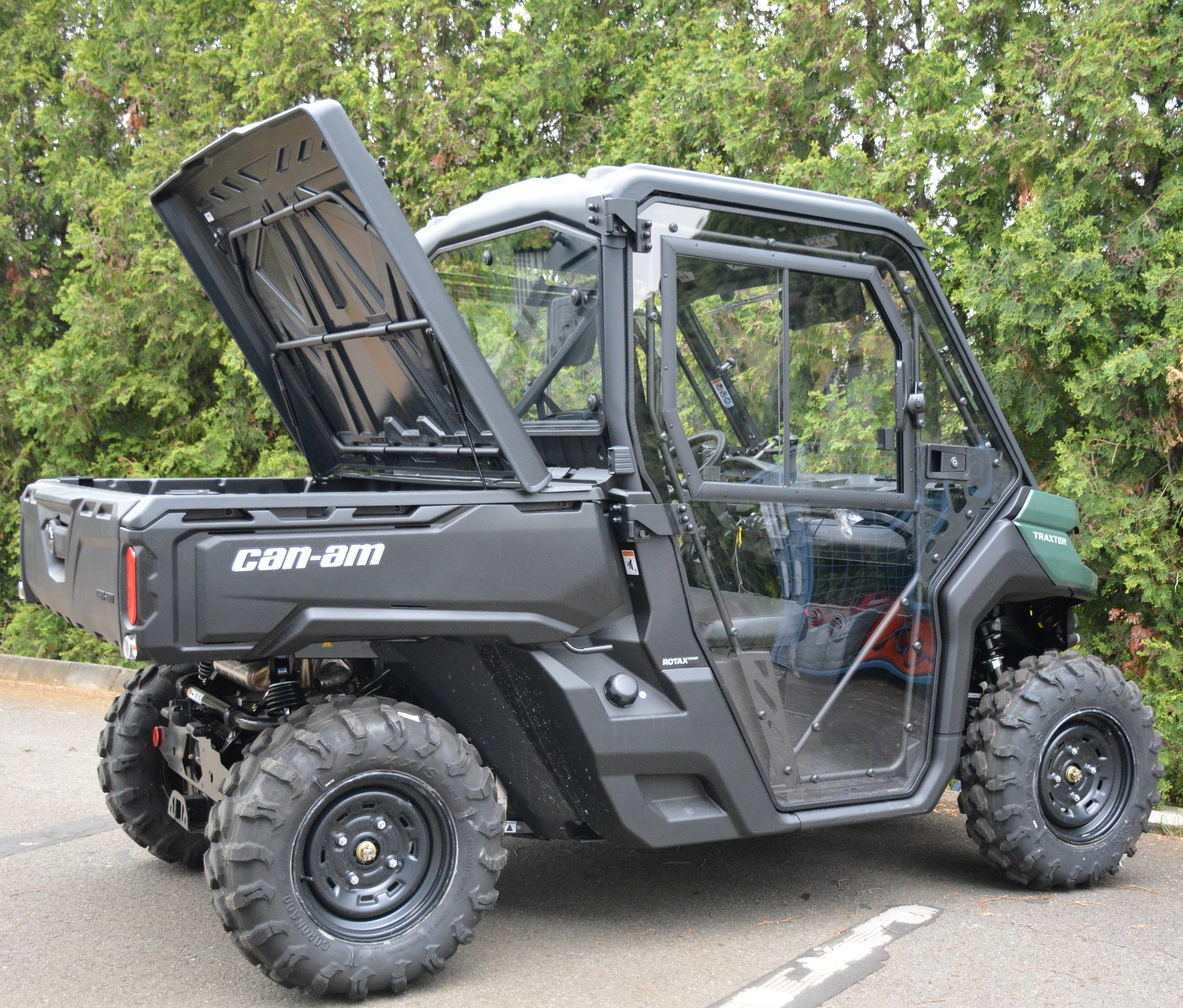 DFK Cargo bed cover lockable Can-Am Traxter 2016->